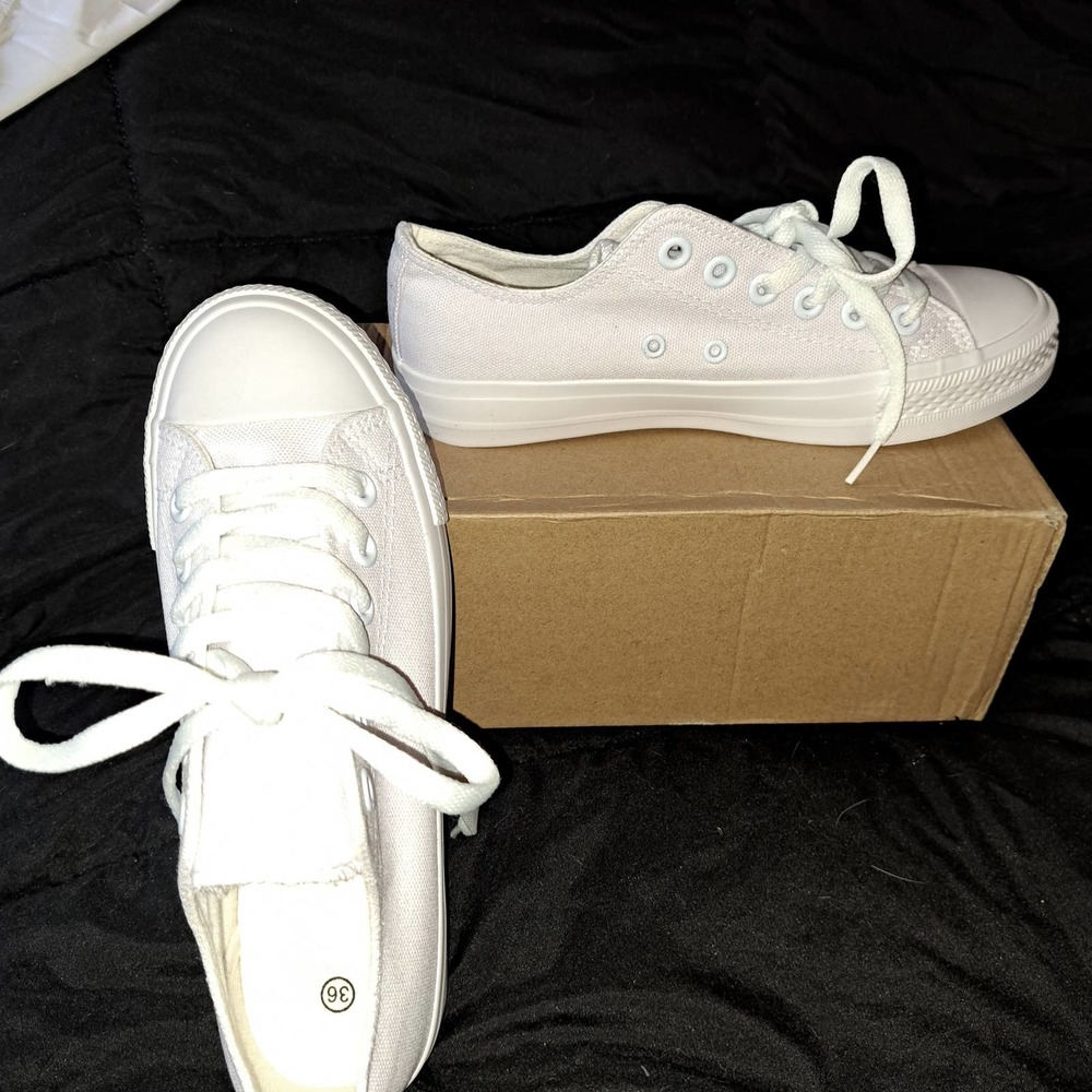 NIB-White Chucky sole sneaker 5.5 US